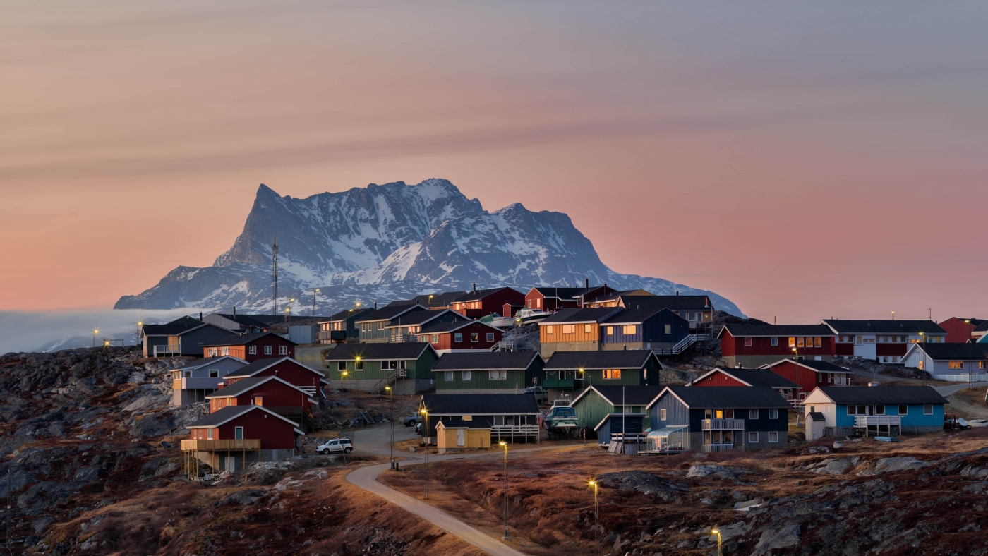 Nuussuaq in an autumn sunset with mount Sermitsiaq in the background in Nuuk in Greenland. Photo by Carlo Lukassen