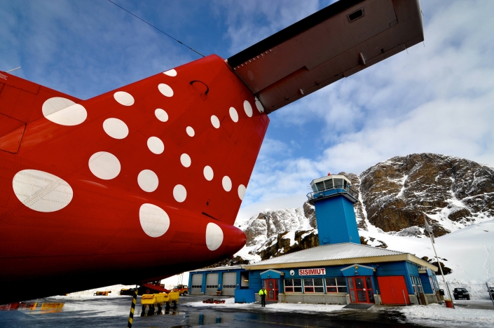 Spring weather at Sisimiut Airport in Greenland