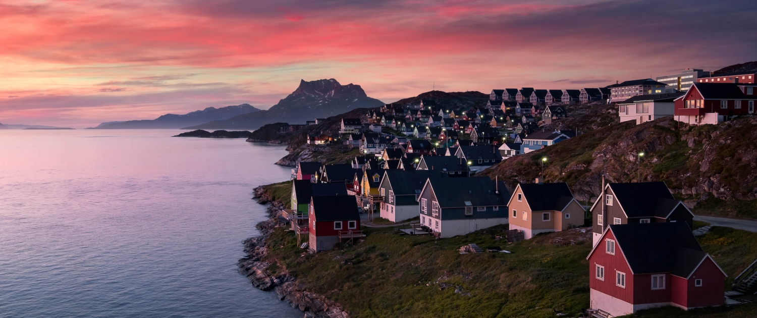 Pink sky, colourful Nuuk. Visit Greenland’s Nytårsfortsæt 2020