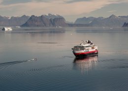 A tender boat approaching Hurtigruten's MS Fram near Illorsuit in North Greenland. By Mads Pihl