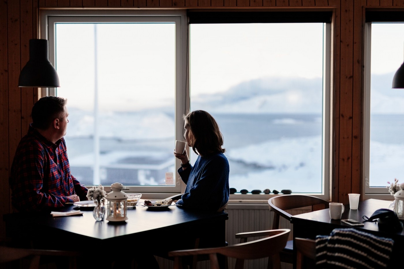 Couple enjoying a brunch at Inuk Hostels in Nuuk in Greenland. Photo by Rebecca Gustafsson - Visit Greenland