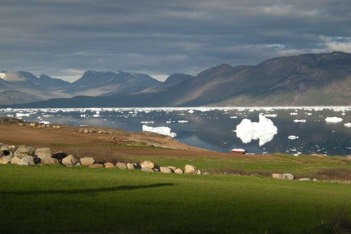 Beautiful view in sunlight from Ipiutaq Guest Farm in Summer. Photo by Agathe Devisme